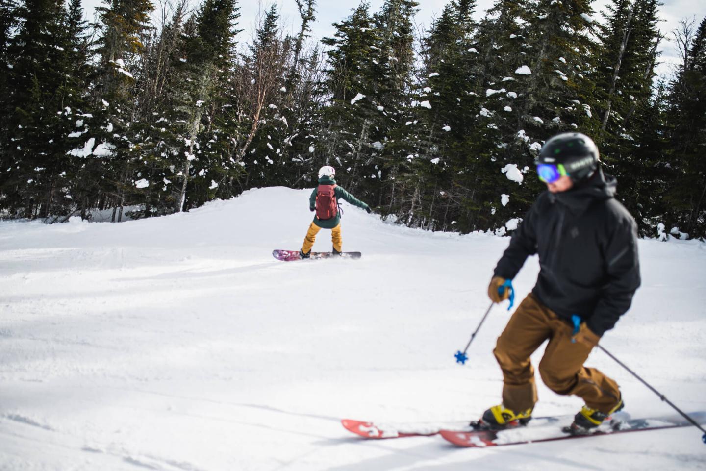 Ski De Montagne Et De L'équipement De Planche À Neige. Accessoires